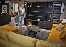 Jeroen van der Borg, marketing- en salesmanager Nederland namens Confortluxe NV & Meubelfabriek Lievens, poseert bij de nieuwe meubellijn Morgane.